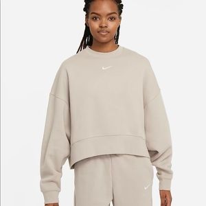 •Women’s Oversized Fleece Crew